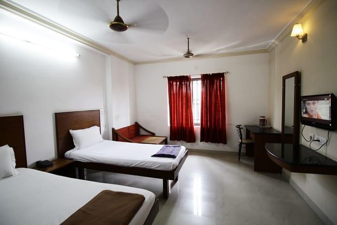 Hotel Adithya Chennai Exterior foto