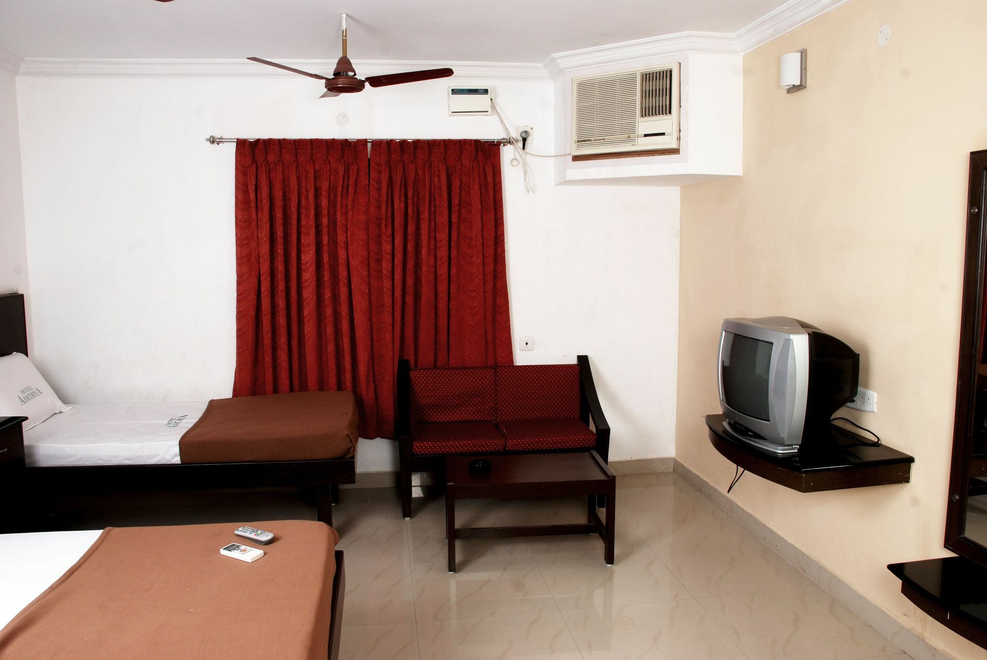 Hotel Adithya Chennai Exterior foto